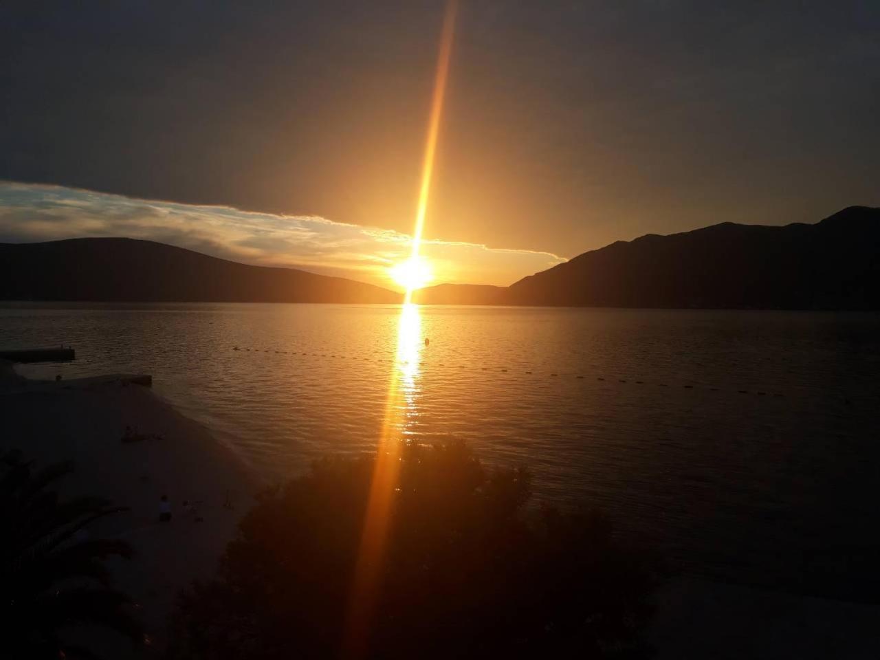 " Tiamat " Apartmani Tivat Eksteriør billede